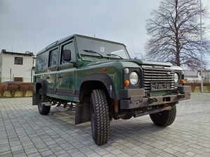 Land Rover Defender 110 - zdjęcie sprzedawanego samochodu
