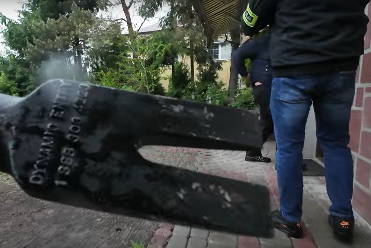 Policjanci zatrzymali dwóch włamywaczy, którzy okradli dom jednorodzinny w Krakowie