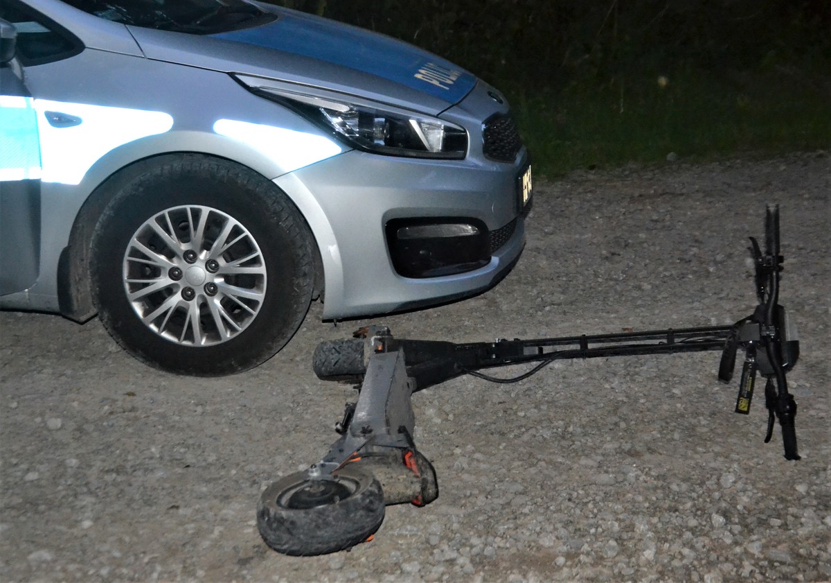 Niebezpieczne przejażdżki na hulajnogach - interwencje myślenickich policjantów