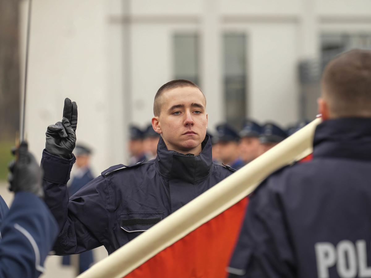 Ślubowanie nowo przyjętych policjantów