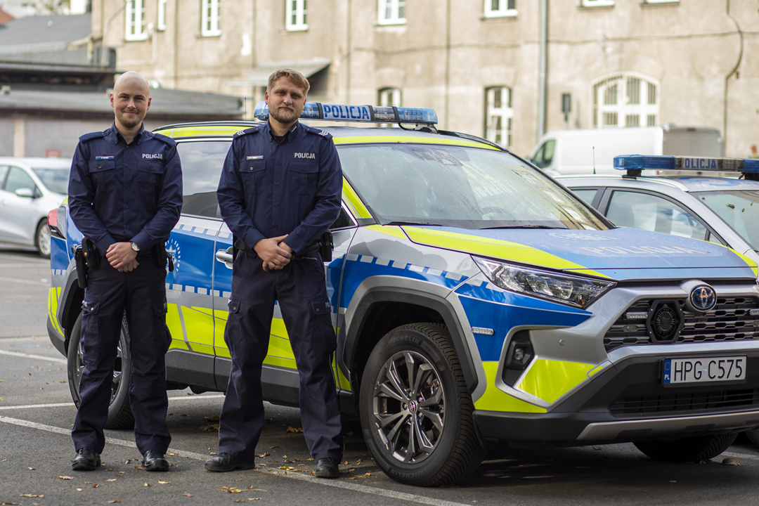 Policjanci pomogli ewakuować pacjentów ze Szpitala Rydygiera w Krakowie
