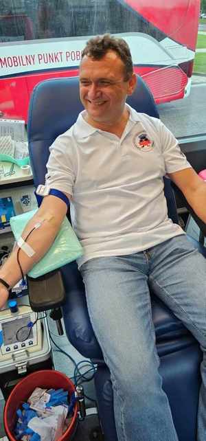 krwiodawca podczas donacji